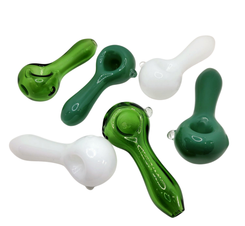 The Pros and Cons of Smoking a Ceramic Pipe